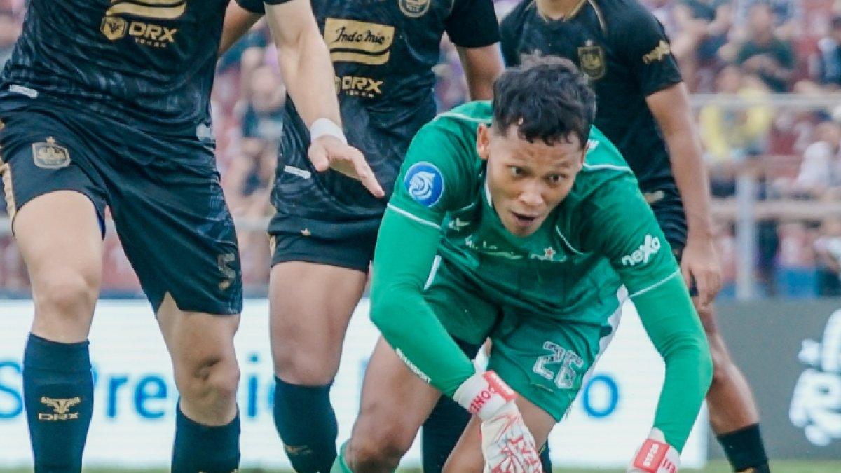 Kiper PSIS Semarang, Syahrul Trisna saat melawan Persik Kediri di pekan 11 Liga 1 2024/2025, Sabtu (23/11/2024). Syahryul Trisna masuk radar Persebaya Surabaya.
