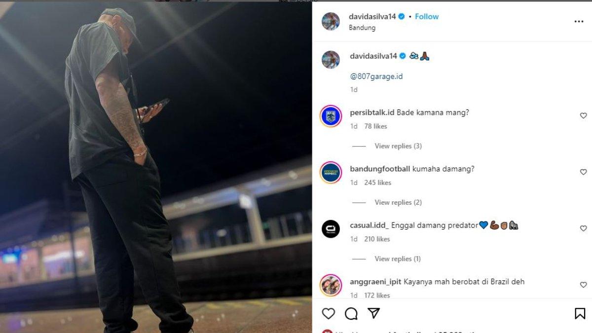 Unggahan Instagram striker Persib Bandung, yakni David da Silva sempat disorot Bobotoh seusai diyakini ada kode misterius di dalamnya. David da Silva sendiri sempat terkena cedera di otot abdominal dan sempat absen di pekan ketiga Liga 1 2024 lalu ketika Persib Bandung imbang dari Arema FC.