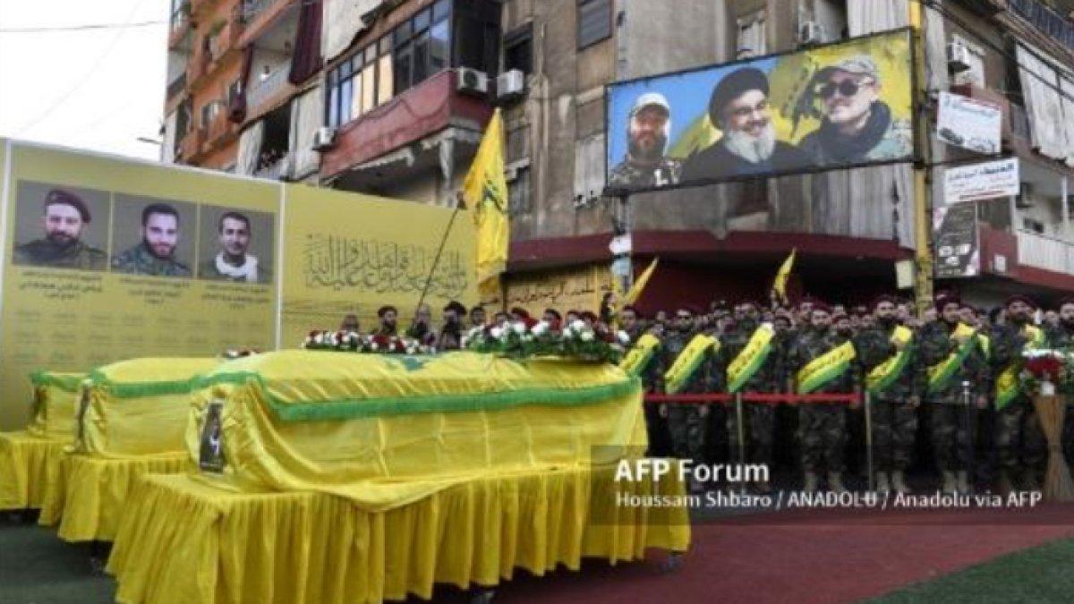 Upacara pemakaman anggota Hizbullah yang telah gugur pasca serangan Israel di Beirut, Lebanon pada Sabtu (21/9/2024).