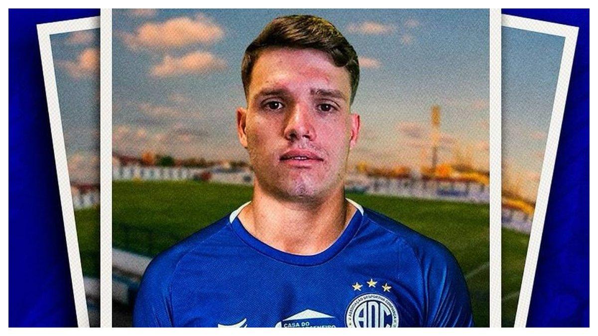 Potret Vico Duarte resmi berseragam AD Confiança pada 24 April 2024.