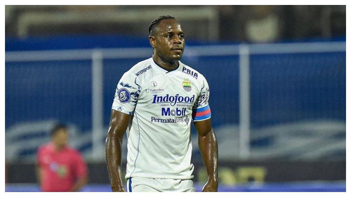 PROFIL PEMAIN - Potret Victor Igbonefo berseragam Persib Bandung.