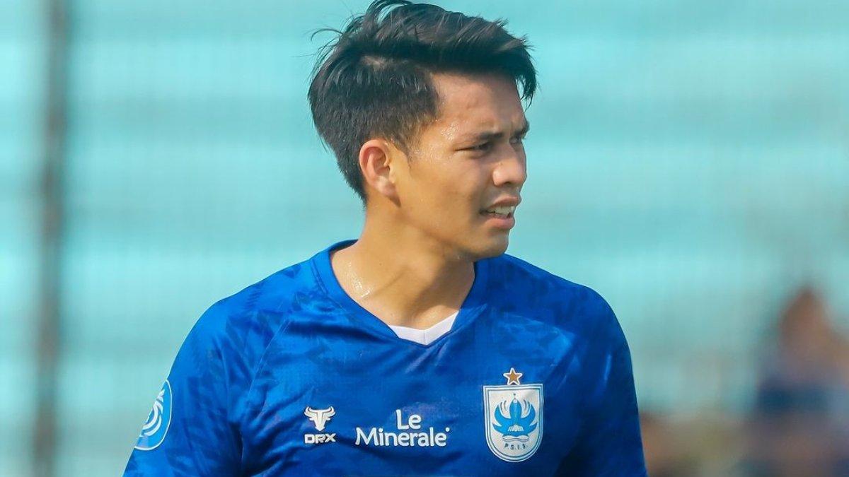 Potret striker lokal PSIS Semarang, Wildan Ramdhani saat melawan PSBS Biak di pekan ketiga Liga 1 2024, Jumat (23/8).