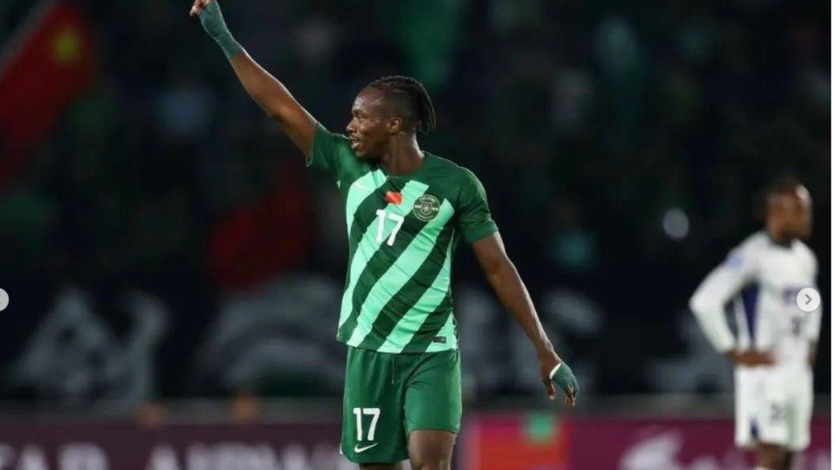 Winger Zhejiang FC, Jean Evrard Kouassi melakukan selebrasi setelah menjebol gawang Persib Bandung.
