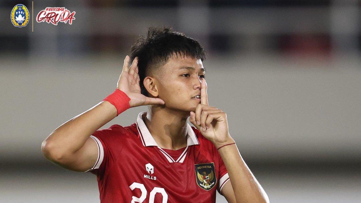 Potret selebrasi wonderkid PSS Sleman, Hokky Caraka saat mencetak gol untuk Timnas U-23 Indonesia di ajang Kualifikasi Piala Asia U-23 2024, Sabtu 9 September 2023.