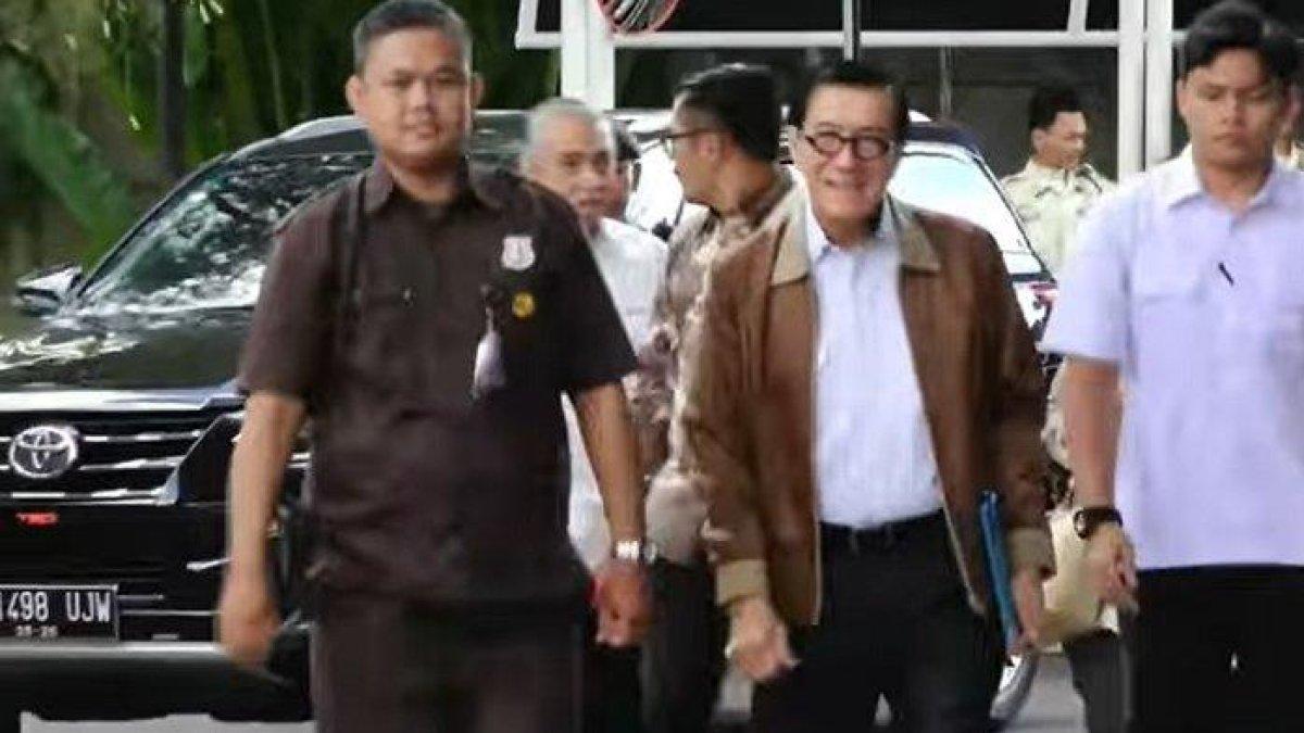Yasonna Laoly anggota DPR F-PDIP memenuhi panggilan KPK pada Rabu (18/12/2024) untuk diperiksa sebagai saksi dalam kasus suap pergantian antarwaktu (PAW) anggota DPR dengan tersangka Harun Masiku.