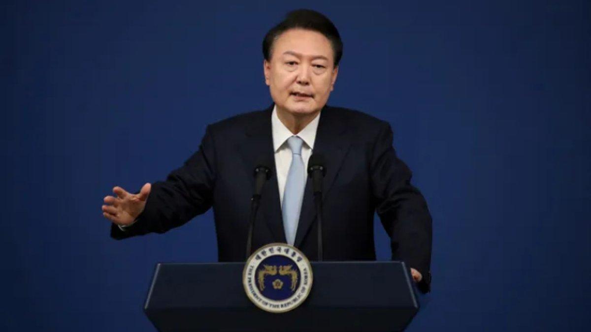 Potret Presiden Korea Selatan, Yoon Suk Yeol saat umumkan darurat militer.