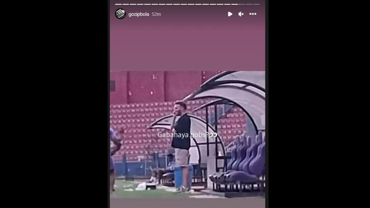 Gelandang Persebaya Surabaya, Ze Valente kepergok tengah berada di markas Persik Kediri, yakni Stadion Brawijaya seiring kencangnya rumor kepindahannya ke Laskar Macan Putih tersebut di putaran kedua Liga 1 2023, Senin 20 November 2023.