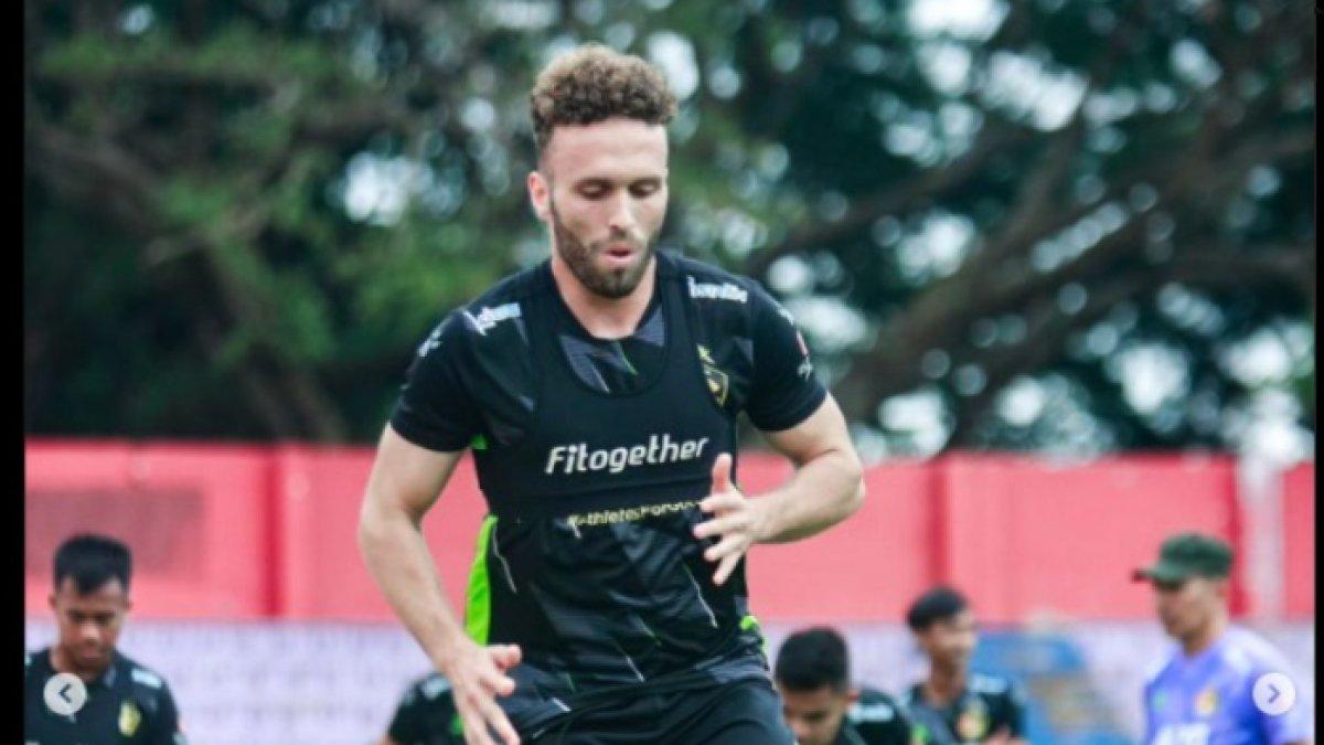 Ze Valente berseragam Persik Kediri yang jalani latihan, Rabu 22 November 2023