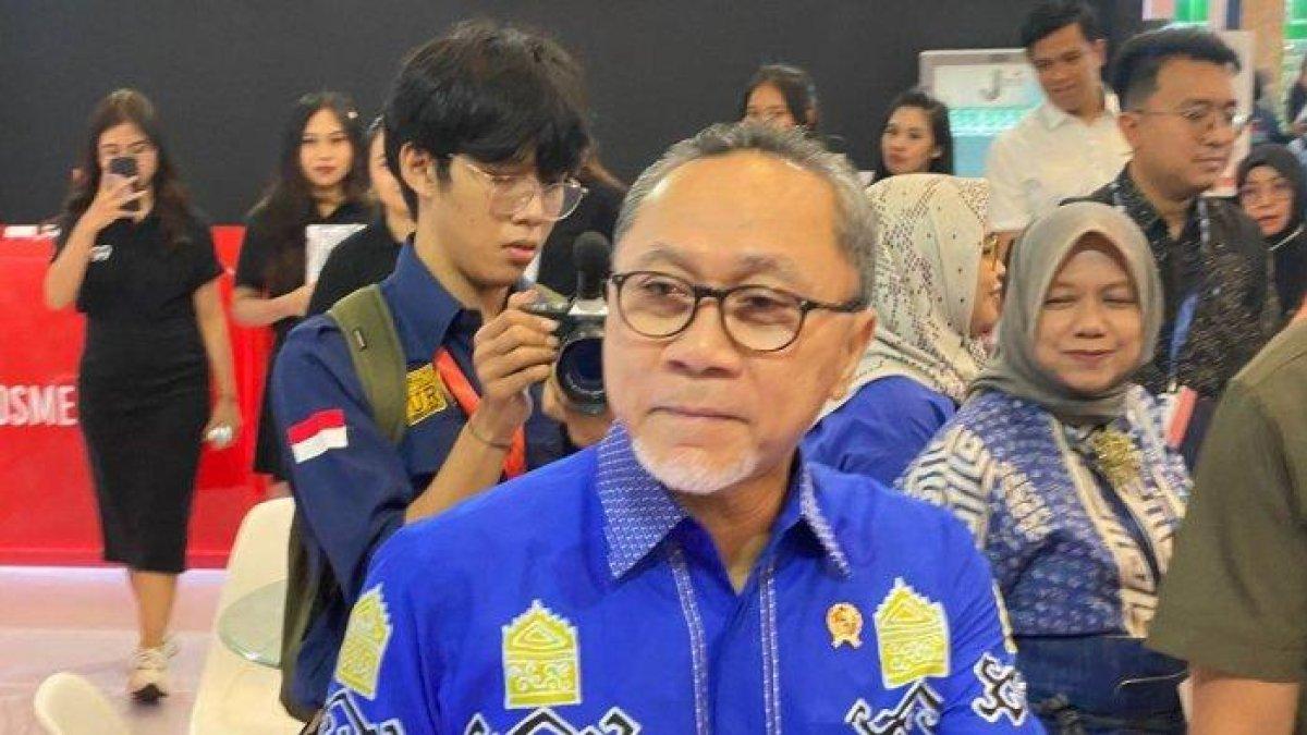 Menteri Perdagangan sekaligus Ketua Umum PAN, Zulkifli Hasan ketika mengunjungi Trade Expo Indonesia 2023 di ICE BSD Tangerang, Minggu (22/10/2023).