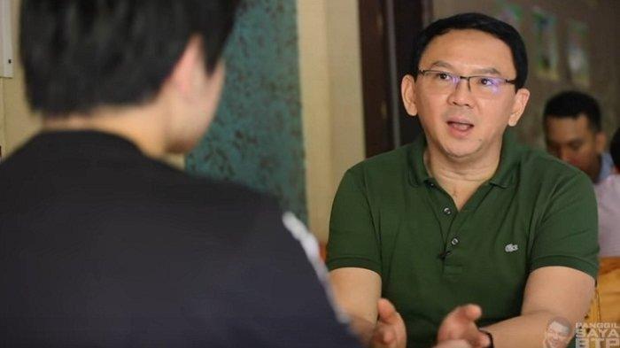 Ahok saat berbincang dengan anaknya, Nicholas Sean Purnama