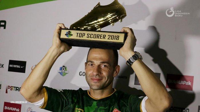 Aleksandar Rakic saat mendapat penghargaan top scorer Liga 1 2018