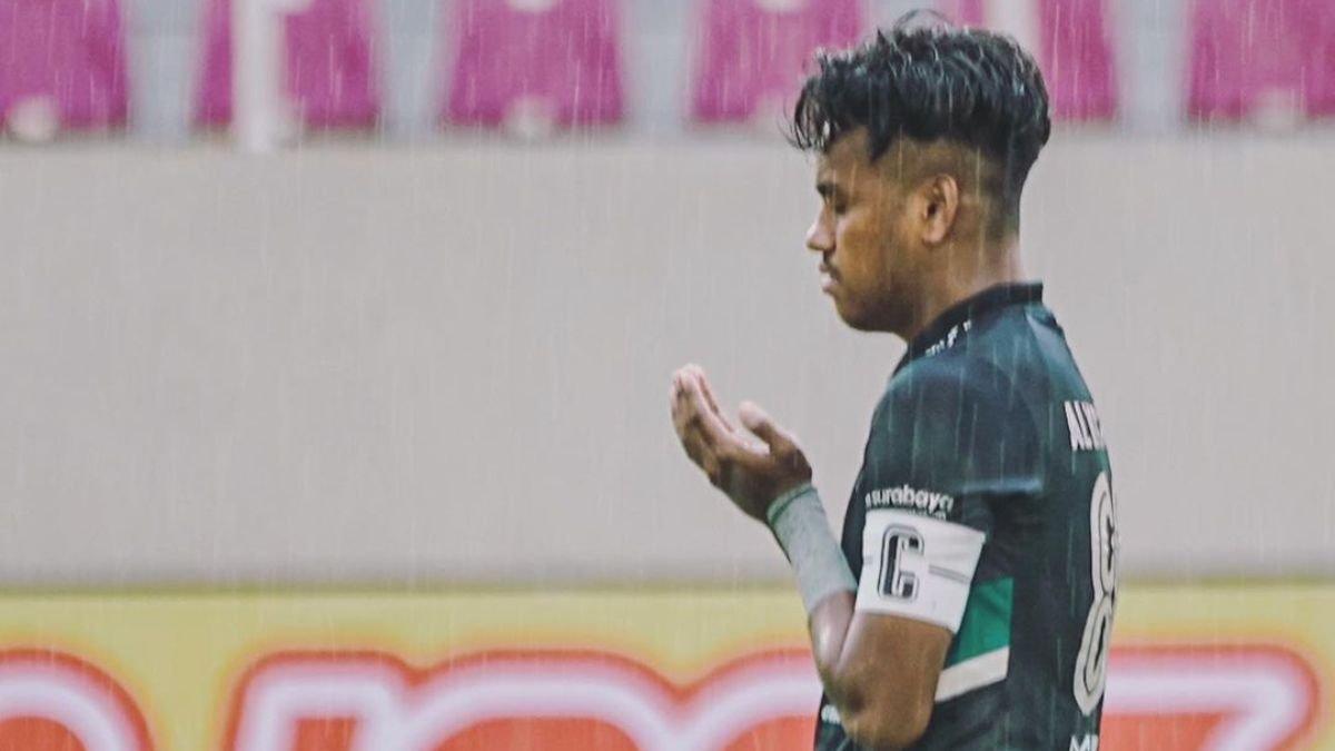 Potret Alwi Slamat, pemain Malut United FC.