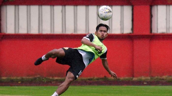 Andik Vermansah pada latihan perdananya bersama Bhayangkara FC di Stadion PTIK, Jakarta, Senin (3/2/2020).