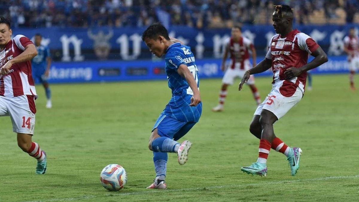 Potret Arsan Makarin saat berlaga bersama dengan Persib Bandung.