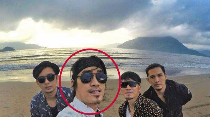 Lama Tak Ada Kabar Vokalis Band Hijau Daun Bawa Kabar Duka Tribun Wow Lama Tak Ada Kabar Vokalis Band Hijau Daun Bawa Kabar Duka Tribun Wow