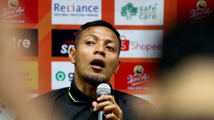 Pelatih caretaker Persebaya Surabaya, Bejo Sugiantoro.
