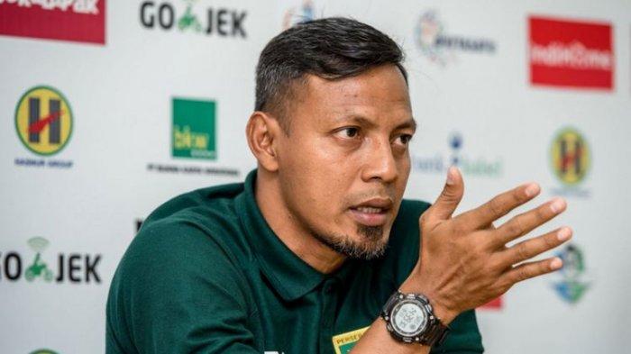Asisten pelatih dan legenda Persebaya Surabaya, Bejo Sugiantoro