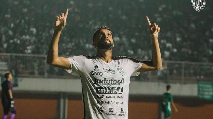Bek asing Bali United, William Pacheco William Pacheco merayakan gol ke gawang PSS Sleman di Piala Presiden 2022.
