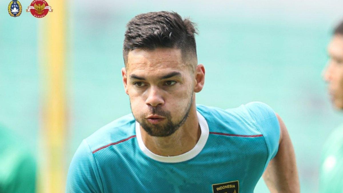 Bek kanan Timnas Indonesia, Sandy Walsh menjalani latihan jelang FIFA Matchday 2023 melawan Palestina dan Argentina