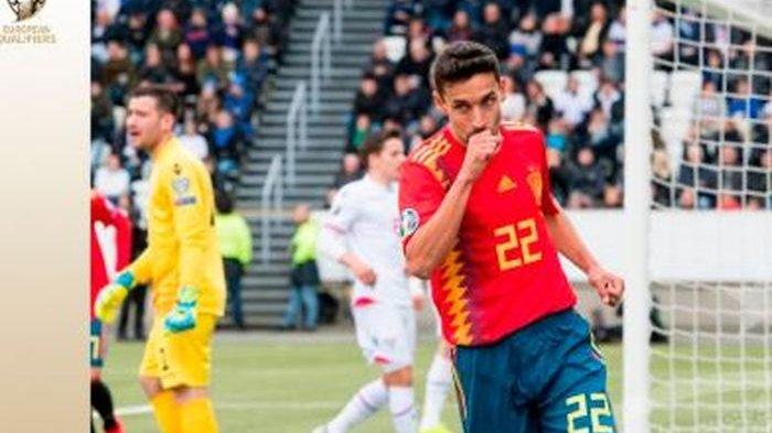 Bek kanan timnas Spanyol, Jesus Navas, merayakan gol yang dicetak ke gawang Kepulauan Faroe dalam laga Grup F Kualifikasi Euro 2020 di Stadion Torsvollur, Jumat (7/6/2019)