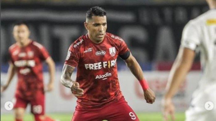 Bomber Persis Solo, Beto Goncalves. Beto Goncalves berada di puncak top skorer Liga 2 2021 dan bersaing dengan eks Persib Bandung.