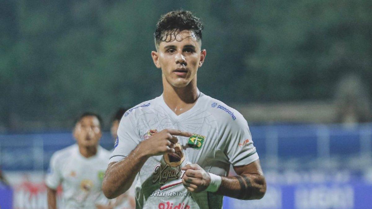 Bruno Moreira ketika membela Persebaya Surabaya di musim 2021/2022.