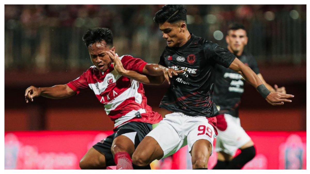 Cuplikan laga Madura United vs Persis Solo dalam lanjutan Liga 1 2023 pekan keempat di Stadion Gelora Madura Ratu Pamelingan, Pamekasan, Minggu (23/7/2023).