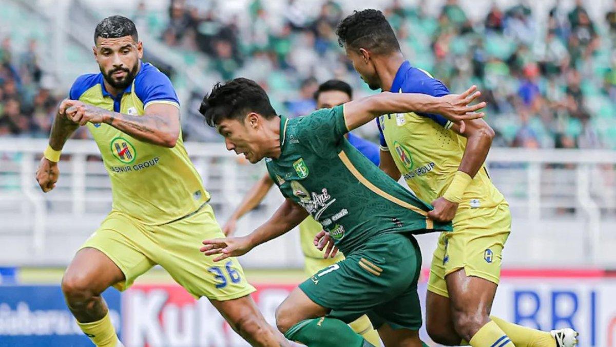 Cuplikan laga Persebaya Surabaya vs Barito Putera dalam lanjutan pekan kedua Liga 1 2023/2024 di Stadion Gelora Bung Tomo, Surabaya, Jawa Timur pada Sabtu (7/7/2023).