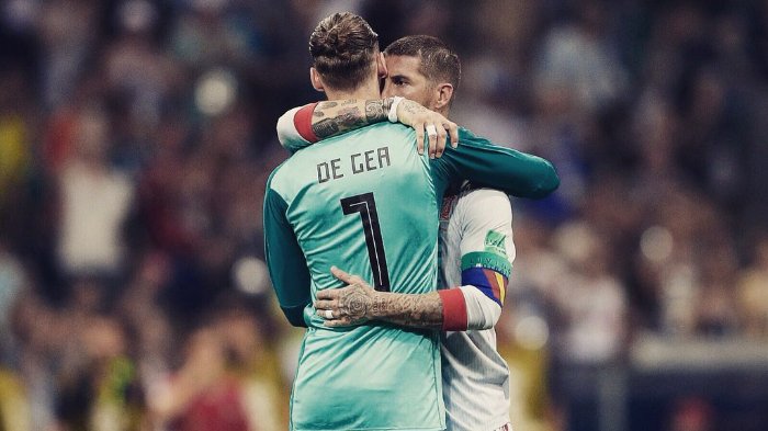 David de Gea dan Sergio Ramos usai laga Spanyol vs Portugal di babak penyisihan grup Piala Dunia 2018, Sabtu (16/6/2018).
