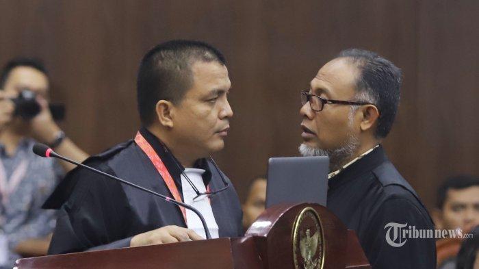 Denny Indrayana (Kanan) dan Bambang Widjojanto