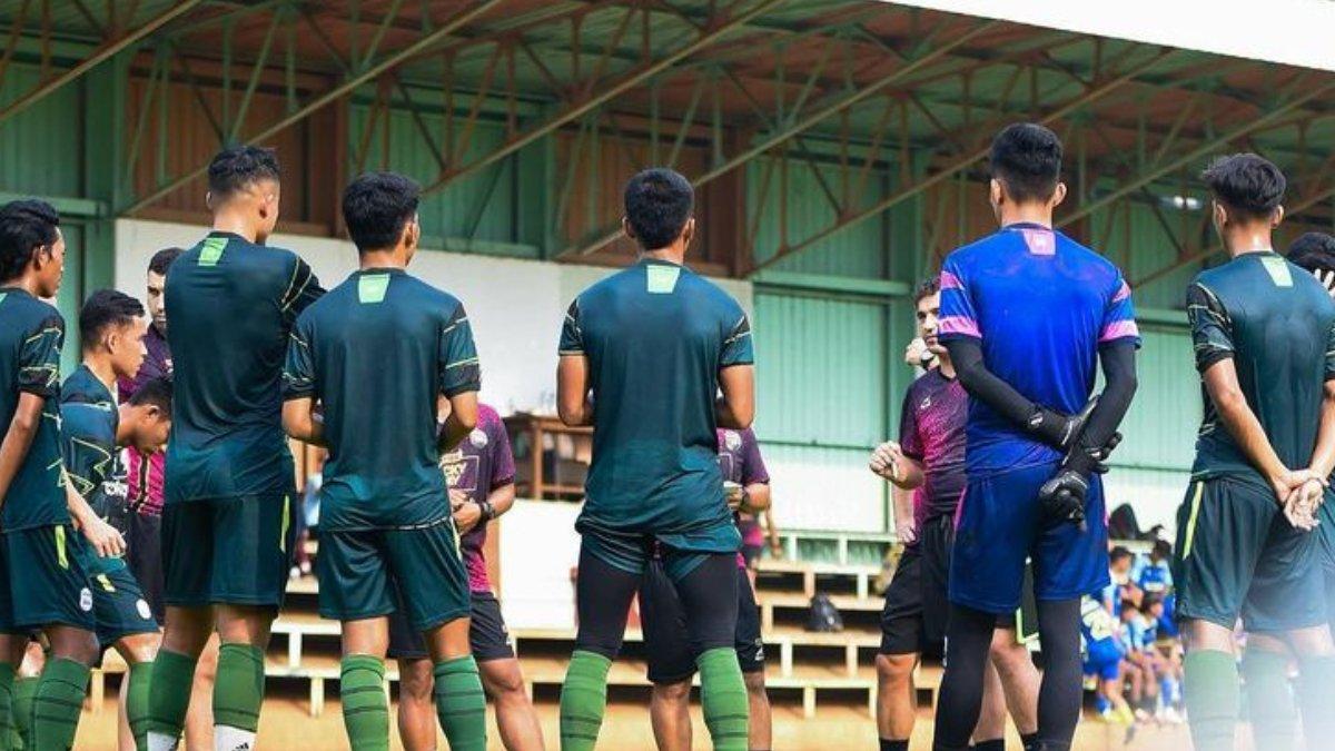 Potret sesi latihan RANS Nusantara FC jelang dimulainya Liga 1 2023 yang dipimpin oleh Eduardo Almeida.