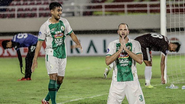 Eks pemain asing PSS Sleman, Nemanja Kojic (kanan).