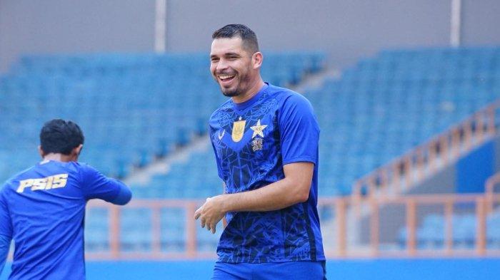 Eks PSIS Semarang, Wallace Costa pada unggahan Instagram @wallacecostab, 22 Februari 2022. Lihat statistik mengerikan Wallace Costa bersama PSIS Semarang di musim lalu.