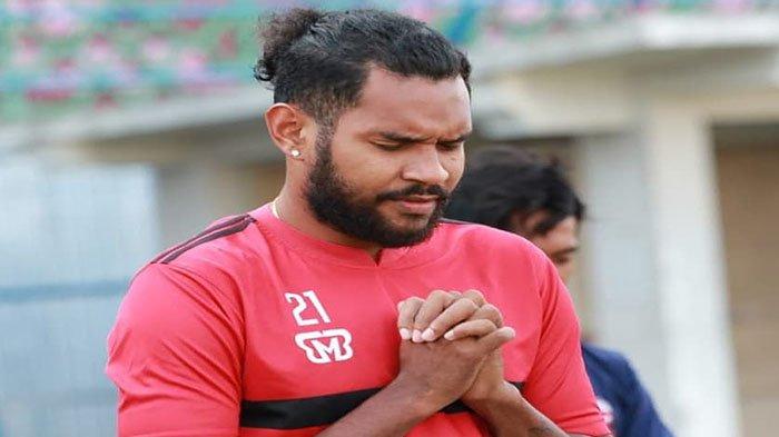 Bek tengah PSS Sleman Fandry Imbiri pada postingan Instagram @sapeh.kerrab.