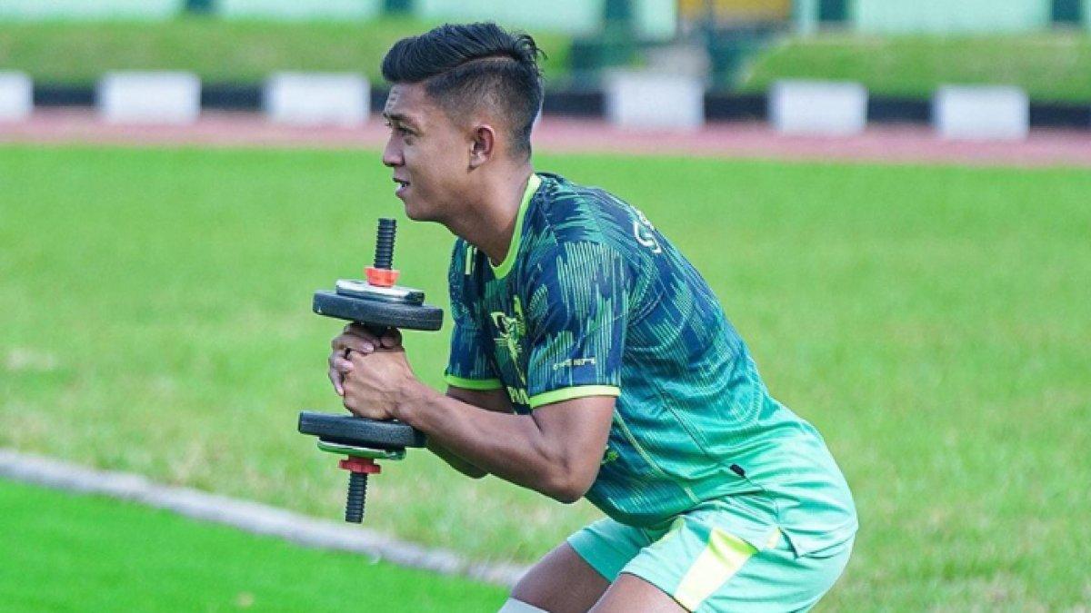 Febri Hariyadi di sesi latihan Persib Bandung.