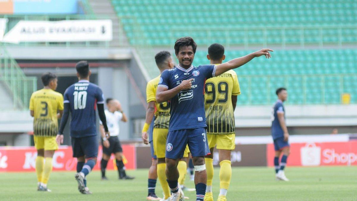Winger kiri Arema FC, Ilham Udin dalam pertandingan melawan Barito Putera (18/02/2023).