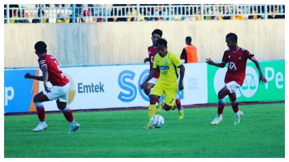 foto samsul arif saat berseragam gresik united