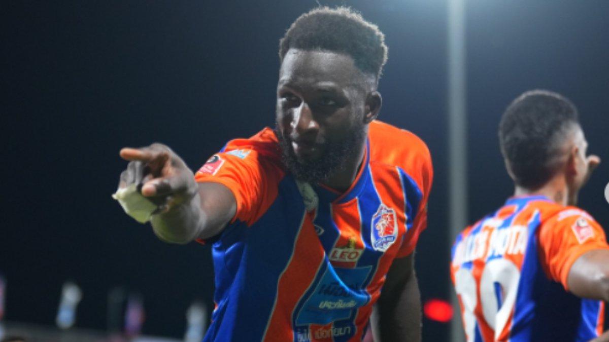 Potret Lonsana Doumbouya saat memperkuat Port FC.