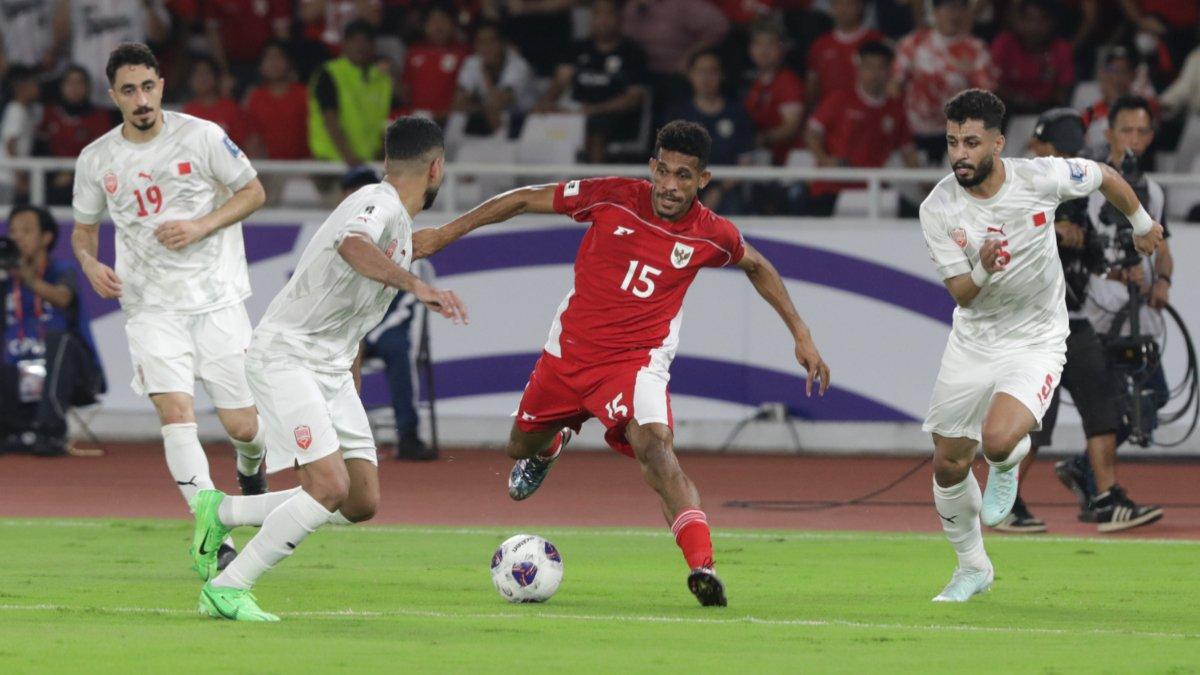 TIMNAS INDONESIA VS BAHRAIN - Aksi gelandang Timnas Indonesia, Ricky Kambuaya saat menghadapi Bahrain dalam lanjutan babak penyisihan grup C kualifikasi Piala Dunia 2026 zona Asia ronde ketiga di Stadion Gelora Bung Karno, Jakarta, Selasa, 25 Maret 2025.