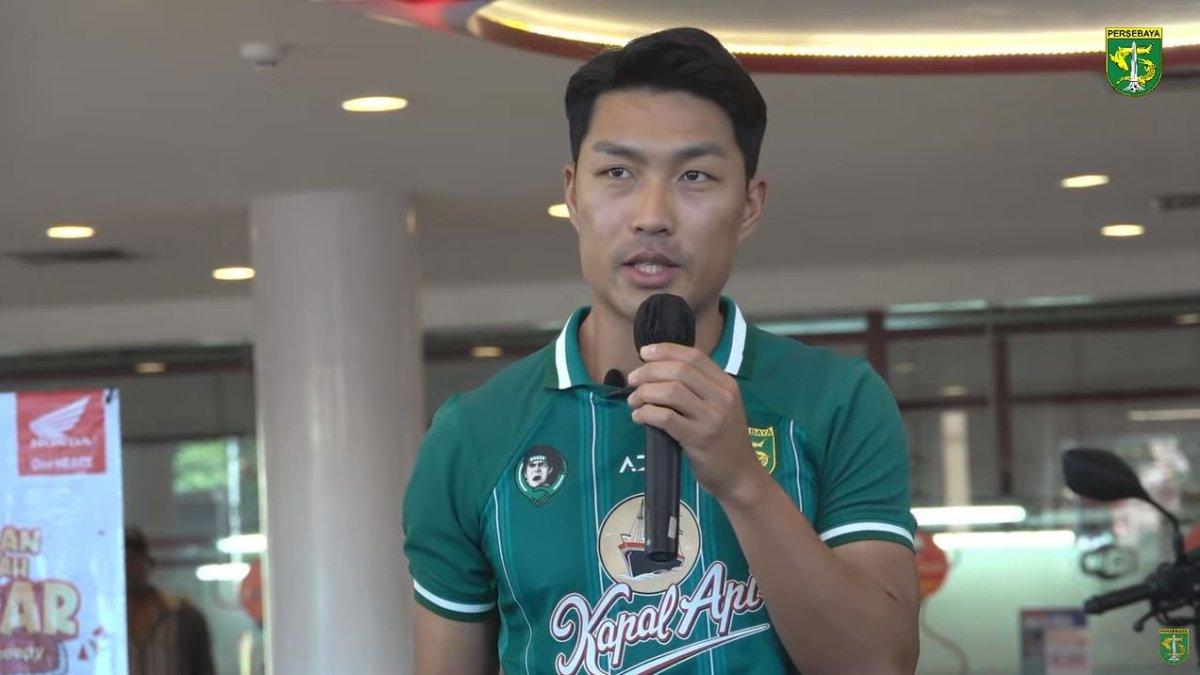Gelandang serang asing Persebaya Surabaya, Song Ui-Young dalam acara penandatanganan kontrak dan jumpa pers, Sabtu (3/6/2023).