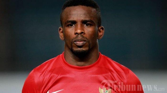 Greg Nwokolo saat membela Timnas Indonesia melawan China pada pertandingan Kualifikasi Piala Asia 2015 di Stadion Utama Gelora Bung Karno (SUGBK), Senayan, Jakarta Pusat, Selasa (15/10/2013) malam.