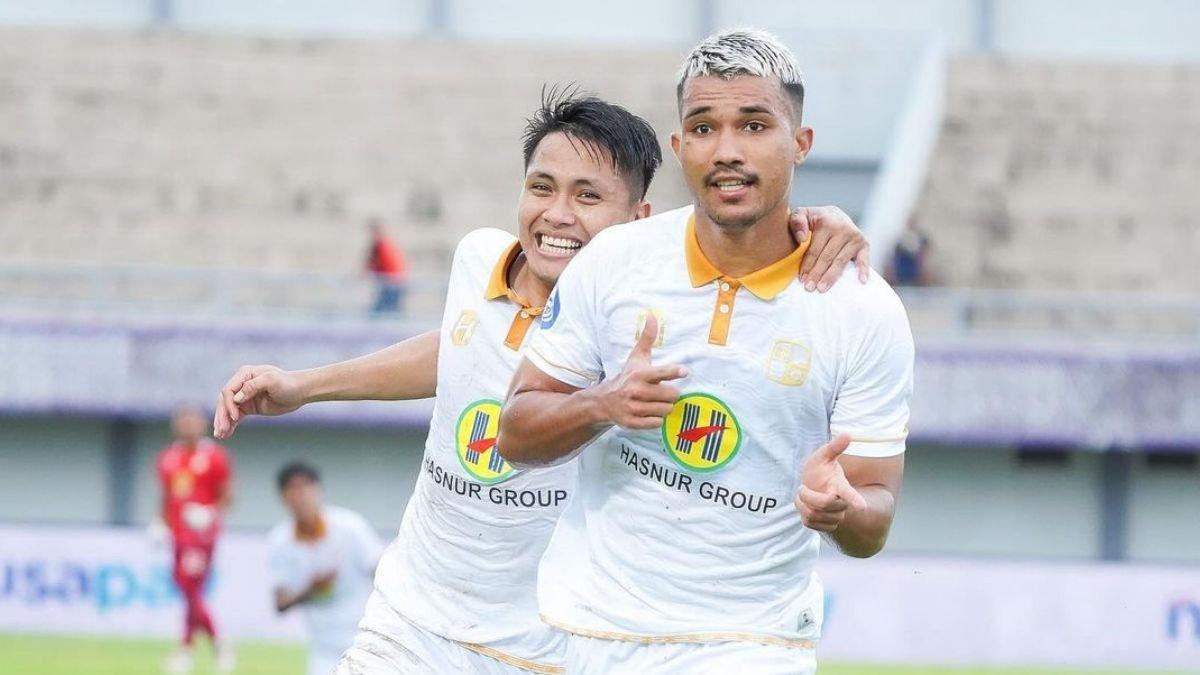 Gustavo Tocantins, striker PS Barito Putera yang berhasil cetak gol penyeimbang skor saat lawan Dewa United pada laga lanjutan Liga 1 2023/2024 di Indomilk Arena Stadium, Selasa (6/2/2024).