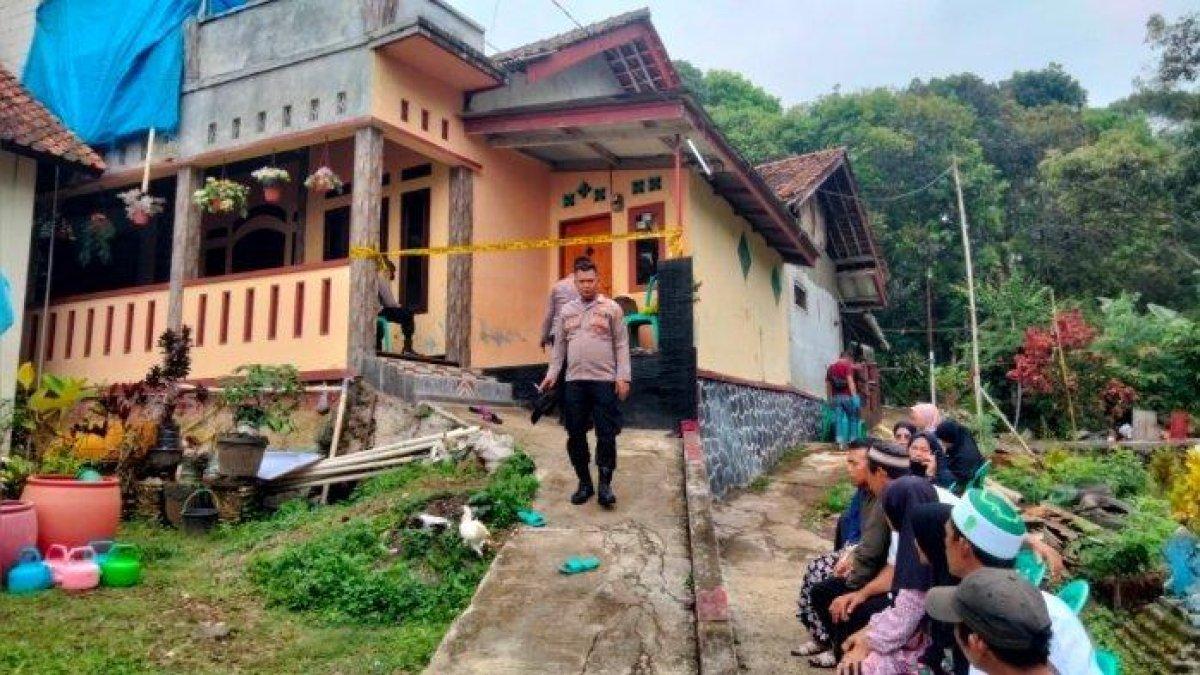 TKP meninggalnya hansip bernama Iwan, di Darma, Kuningan.