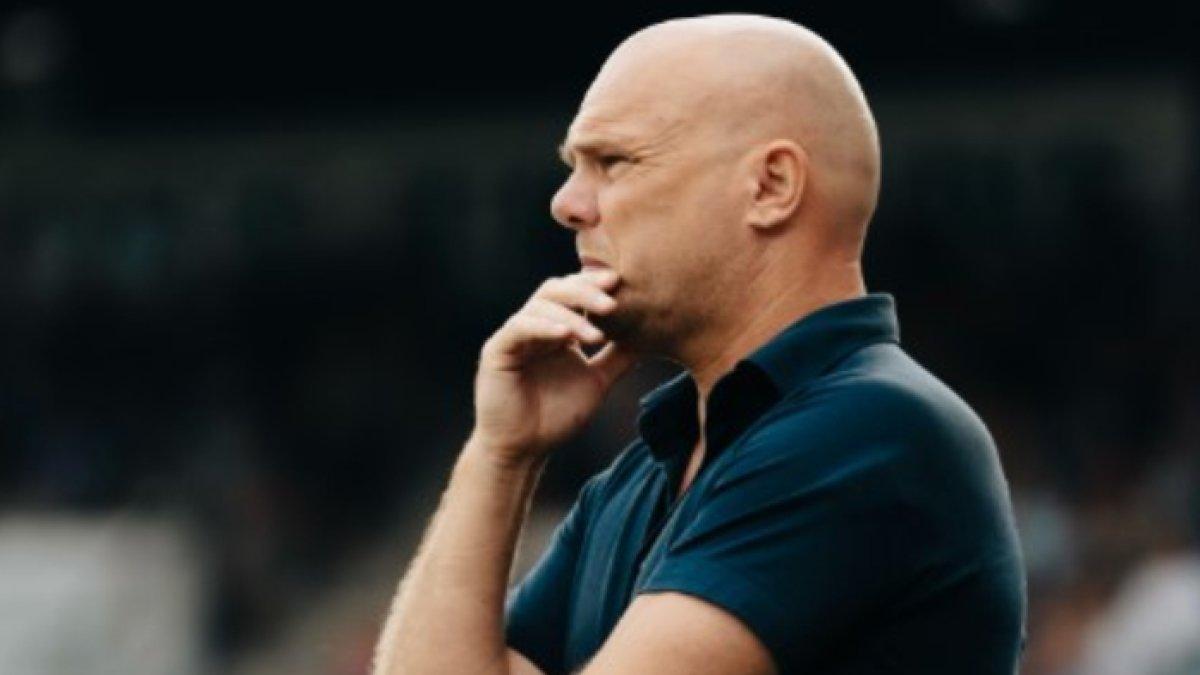 PROFIL PELATIH - Foto Johnny Jansen diakses dari Instagram @peczwolle pada Selasa (6/5/2025).