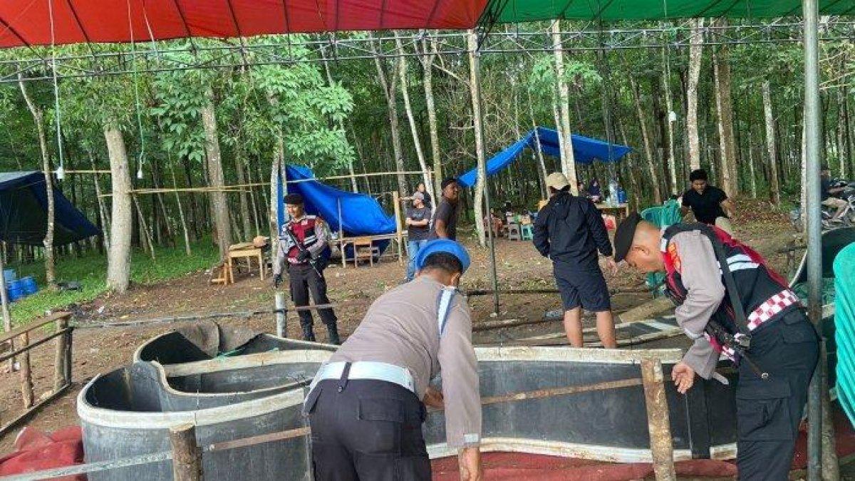 BAKU TEMBAK: Terjadi insiden baku tembak saat polisi melakukan penggerebekan judi sabung ayam di wilayah Kampungkarang Manik, Nagara Batin, Way Kanan, Lampung pada Senin (17/3/2025) sore.