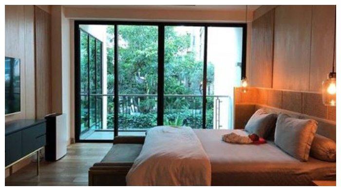 Kamar utama di rumah Sandra Dewi dan Harvey Moeis