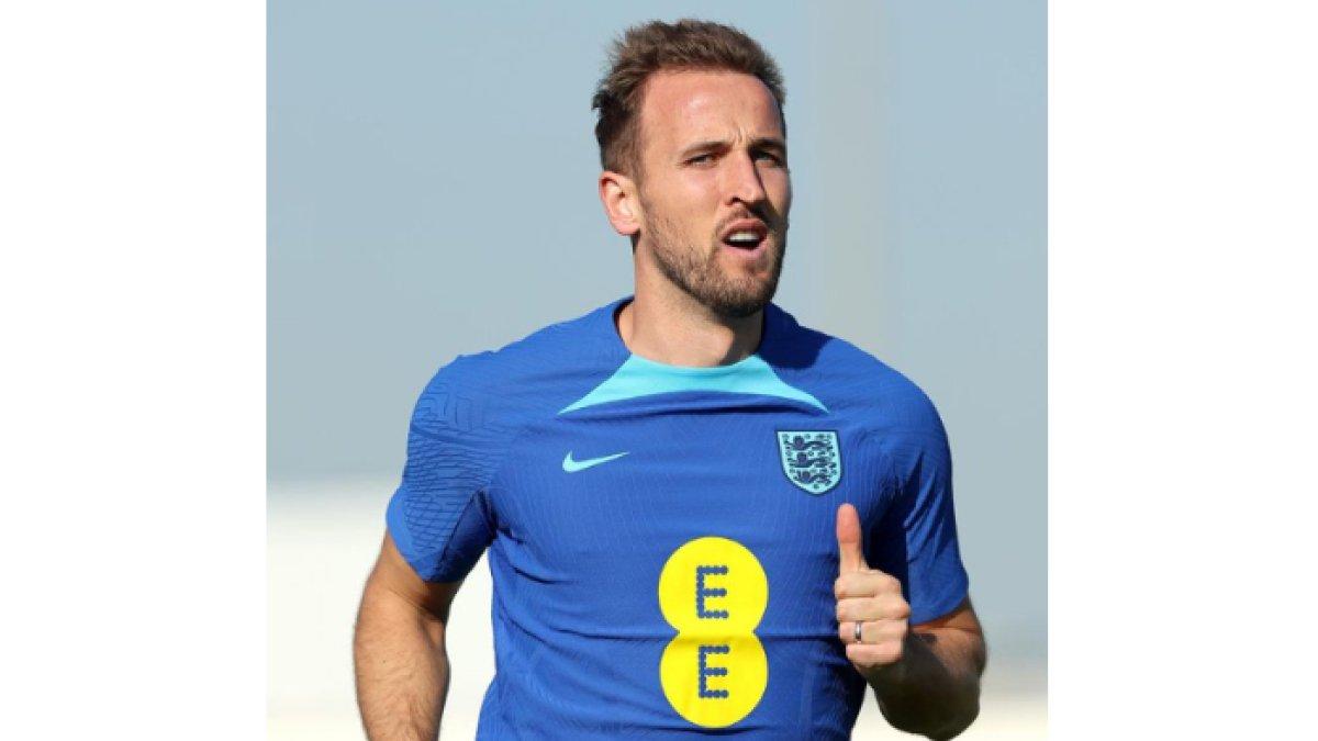 Kapten Timnas Inggris Harry Kane saat sesi latihan, Rabu (23/11/2022).