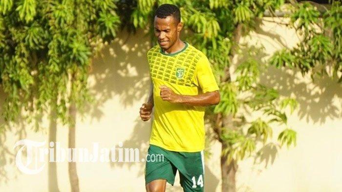 Kapten Persebaya Surabaya Ruben Sanadi hadir mengikuti persiapan tim di Surabaya menjelang laga melawan Arema FC pada Kamis (12/12/2019).