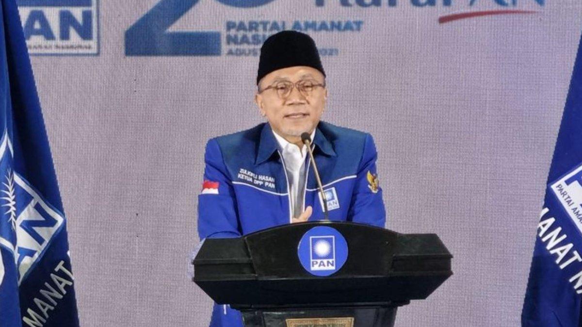 Ketua Umum Partai Amanat Nasional Zulkifli Hasan berpidato dalam acara HUT ke-23 PAN di Kantor DPP PAN, Jakarta, Senin (23/8/2021).