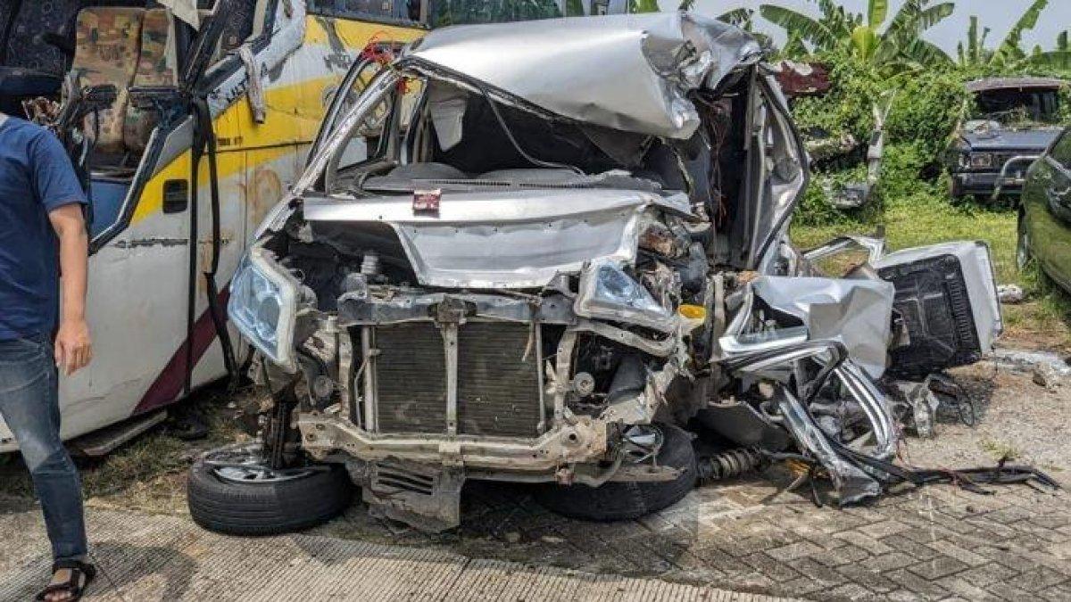 Kondisi kendaraan yang mengalami kecelakaan maut di Tol Cipali hancur, Selasa (15/11/2022).